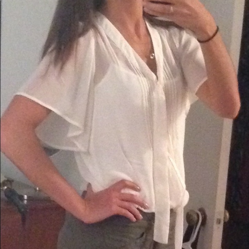 White blouse - Picture 4 of 4